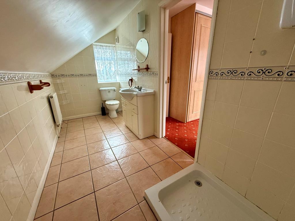 Lot: 155 - DETACHED CHALET BUNGALOW FOR IMPROVEMENT - En-suite shower room with W.C.